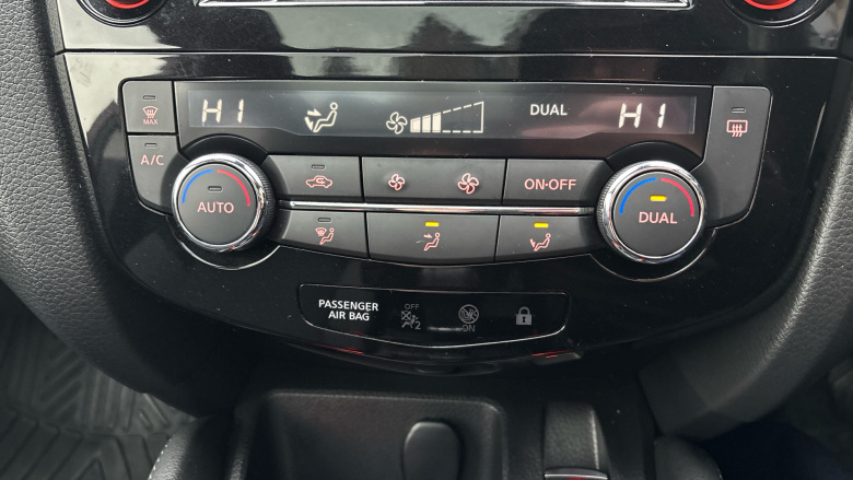 Nissan Qashqai 1.2 DiG-T N-Connecta 5dr Petrol Hatchback